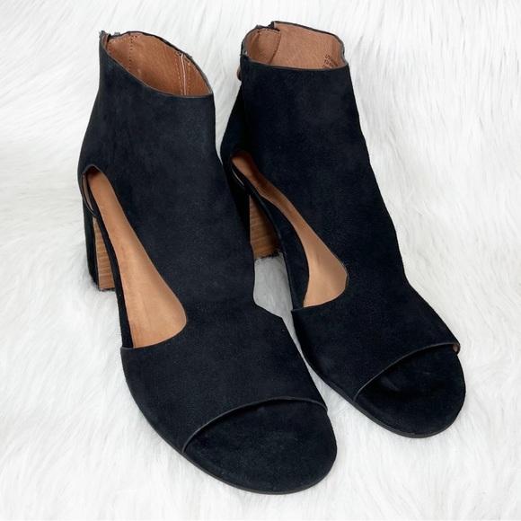 gentle souls Shoes - Gentle Souls Kenneth Cole Black Suede Cutout Peep Toe Heel Comfort Ankle Booties